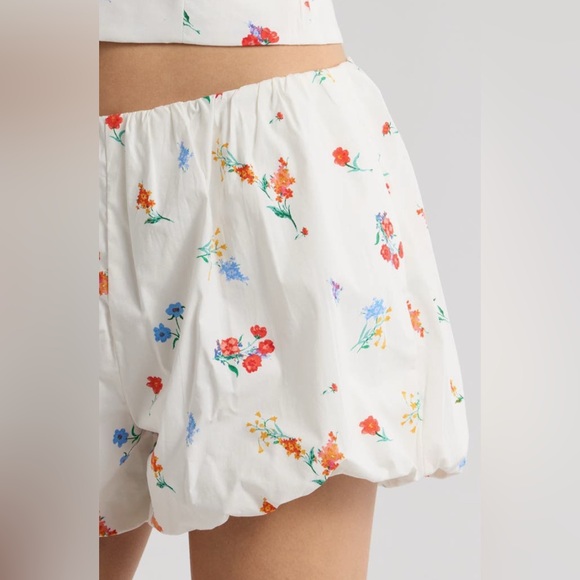 WAYF Sage Floral Stretch Cotton Bubble Shorts - Picture 3 of 3